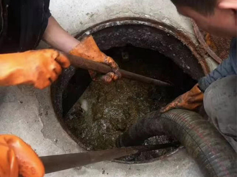 兴宁清理化粪池时如何避免沼气的危害？